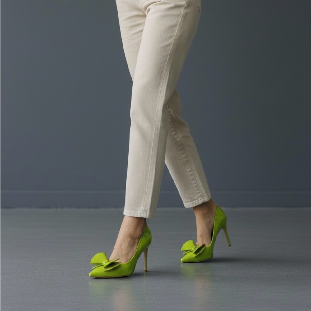 Size 7.5 Women’s Chartreuse/bright lime green bow-Heels pointed statement pumps - Picture 2 of 10
